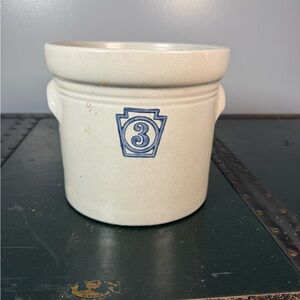 Vintage Pfaltzgraff Yorktowne Keystone Canister / Crock Numbered #3 no lid EUC